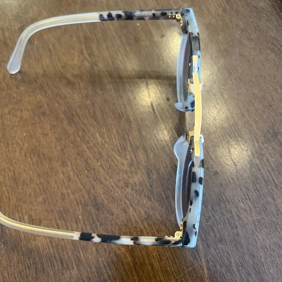 Krewe STL Nylon Oyster Matte mirrored sunglasses. EUC display picture 3